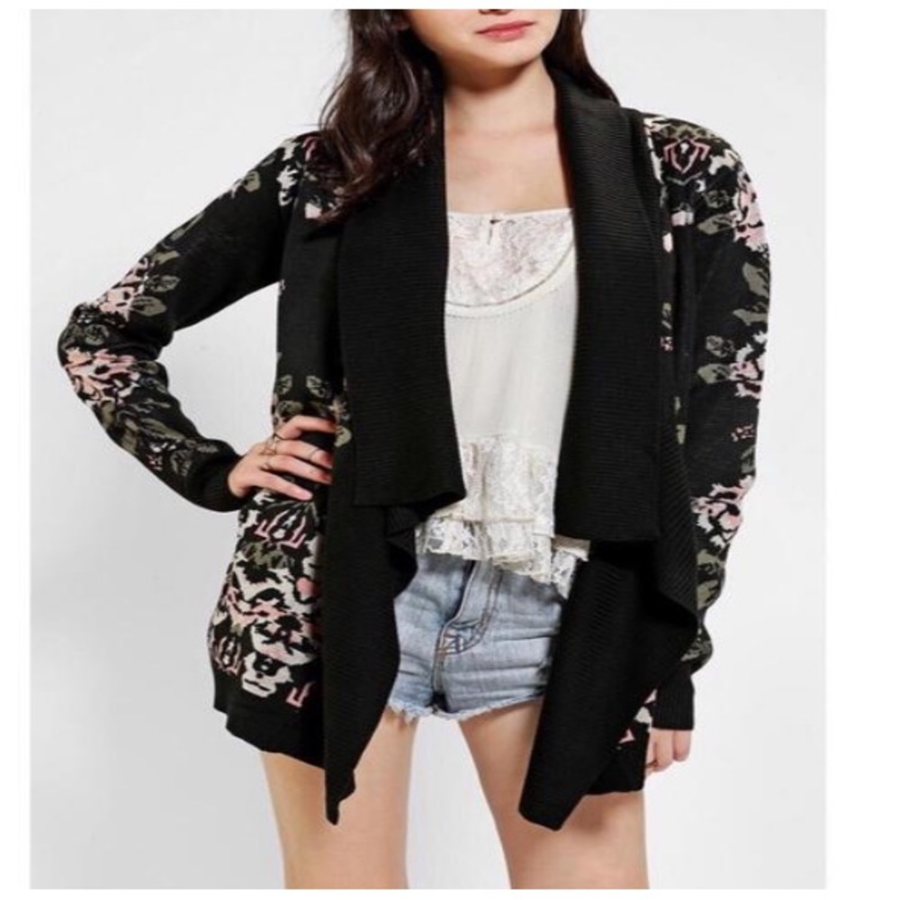 Urban Outfitters Staring At Stars Floral Cardigan